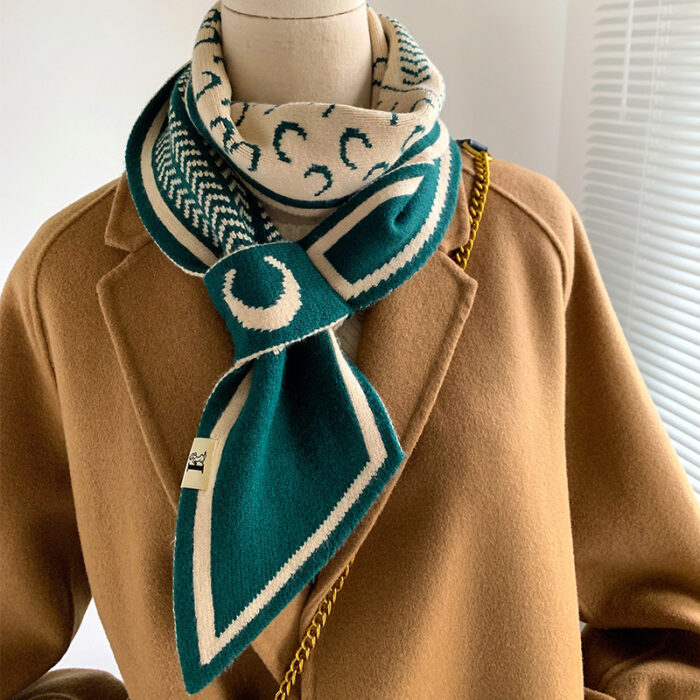 Students Decorate Warm And Lazy Scarves - Image 8