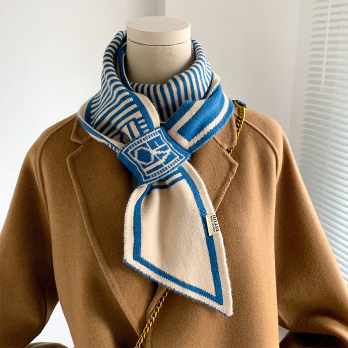 Students Decorate Warm And Lazy Scarves - Image 3