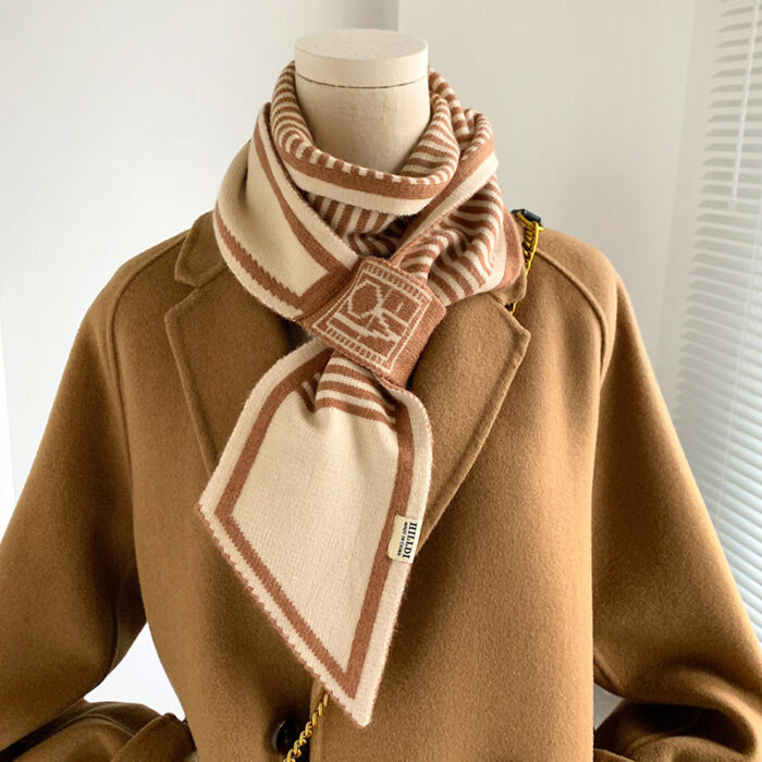 Students Decorate Warm And Lazy Scarves - Image 1