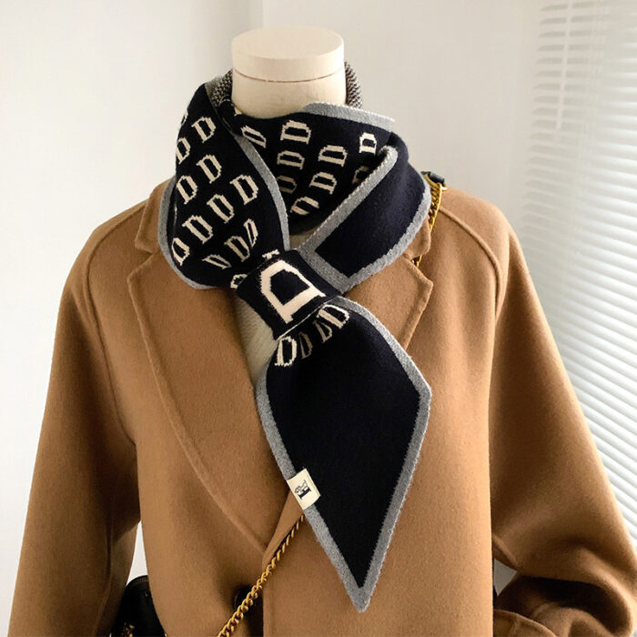 Students Decorate Warm And Lazy Scarves - Image 4