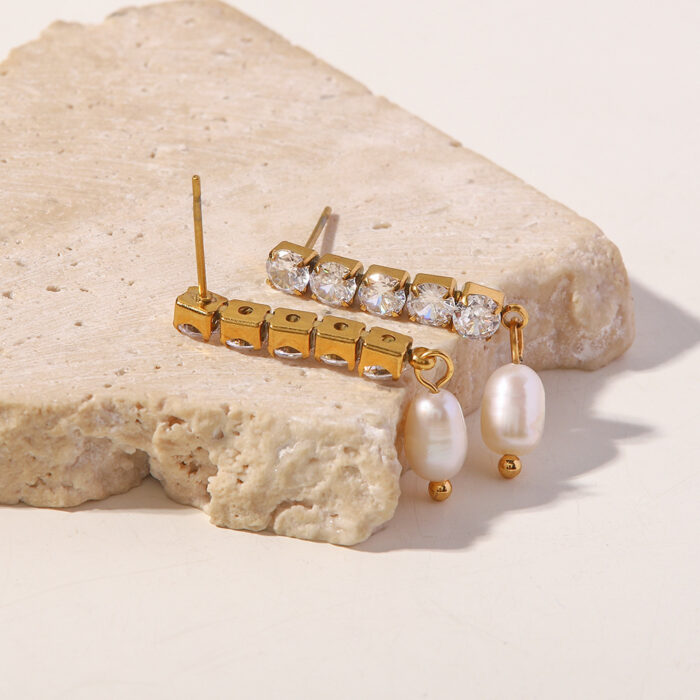 Aurelia Pearl Earrings - Image 4